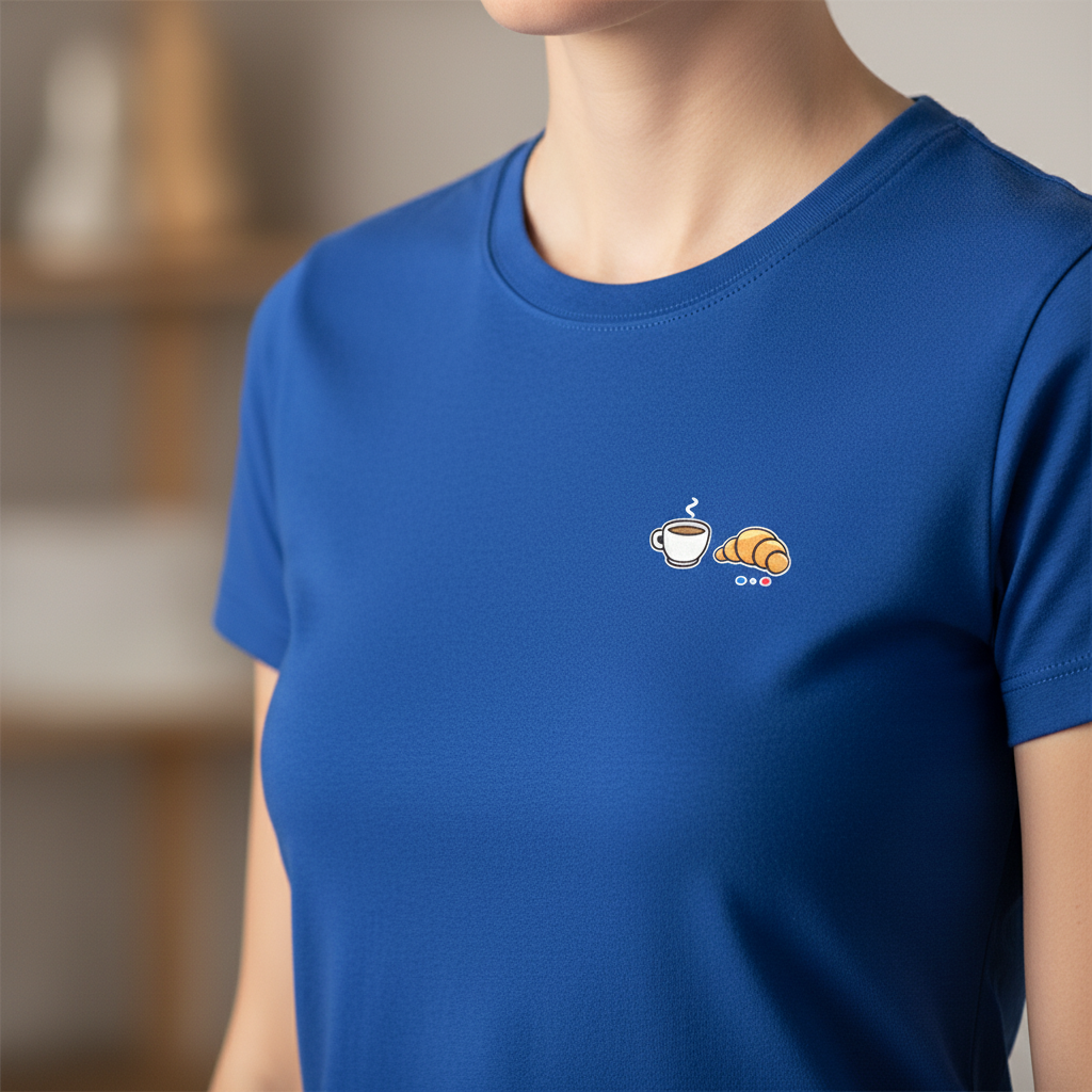 Gros plan logo - T-shirt Bio Femme Royal Blue Collection Café Croissant - Maison Jambon Beurre